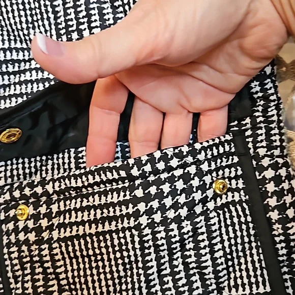 Cambridge Dry Goods Distinctively British Black & White Vest - Picture 5 of 11